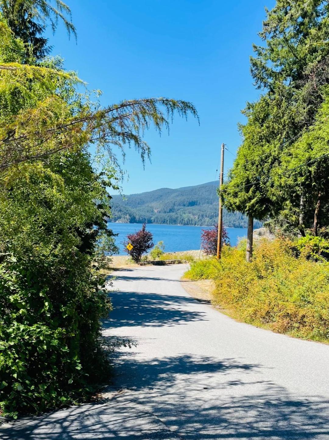 Lodge The Tuwanek And Sechelt